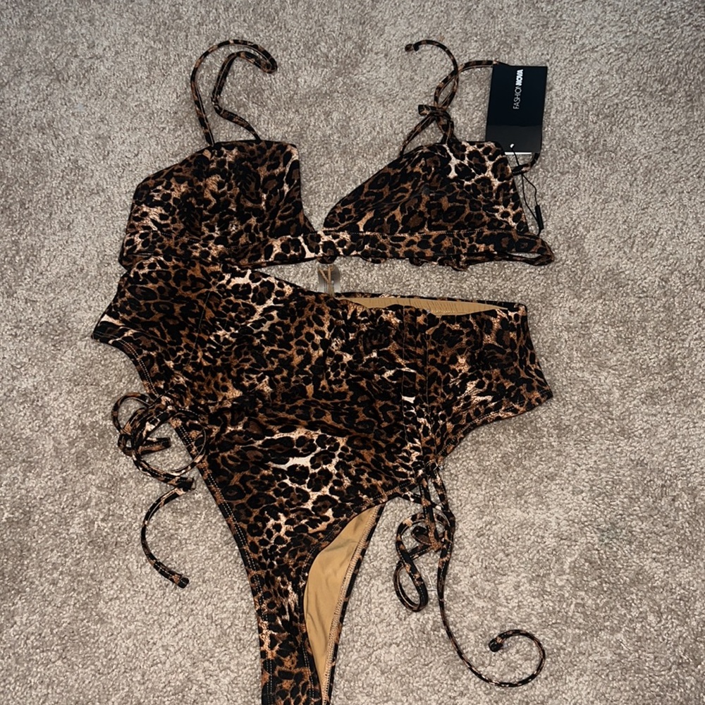Leopard 2 Piece - Picture 5 of 5